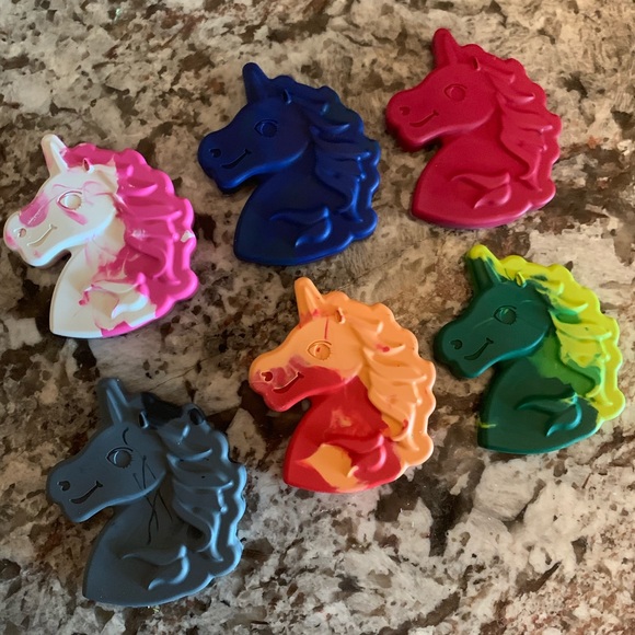 Unicorn shaped crayons 🖍 - Picture 1 of 2